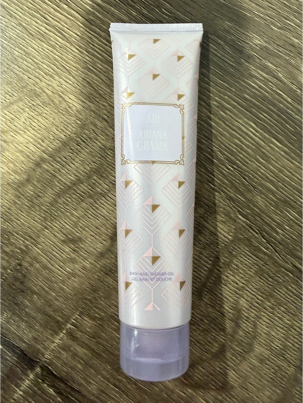 Ari by Ariana Grande Bath and Shower Gel 100 ml / 3.4 fl oz